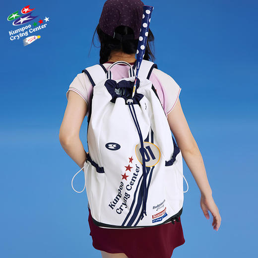 CryingCenterx薰风联名2.0防泼水条纹勋章多功能专业羽毛球双肩包 商品图3