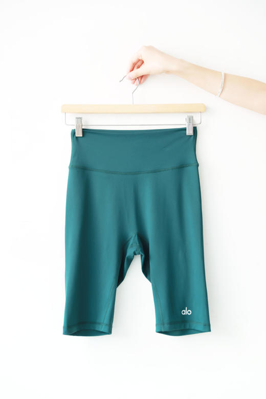 太显身材了，普拉提瑜伽中裤。小标印花提臀健身训练短裤E042766 商品图10