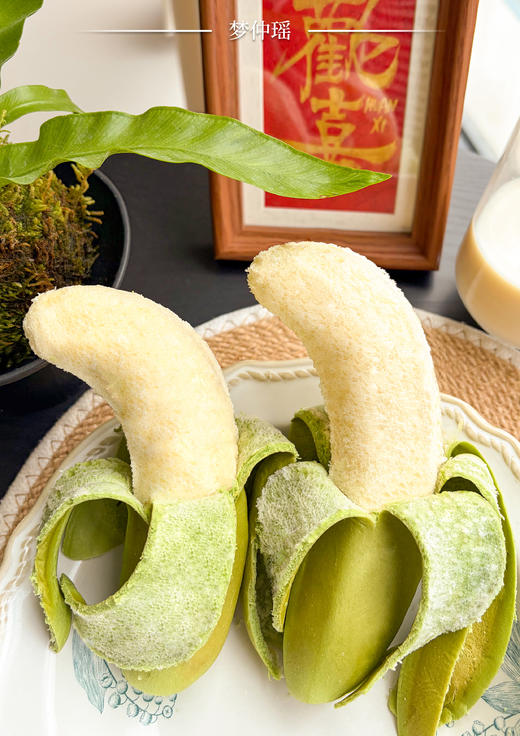 🍌一根可以剥皮的香蕉面包！梦仲瑶绿皮香蕉，专治各种焦虑～ 这个面包第一眼看到我就愣住了👀 绿色的香蕉面包！ 商品图1