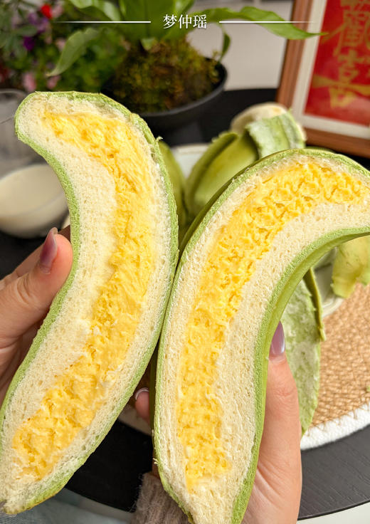 🍌一根可以剥皮的香蕉面包！梦仲瑶绿皮香蕉，专治各种焦虑～ 这个面包第一眼看到我就愣住了👀 绿色的香蕉面包！ 商品图3
