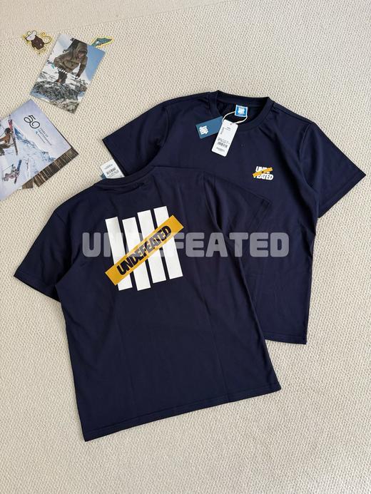 UNDEFEATED SS26 五条杠斜杠Logo撞色短袖T恤 商品图3
