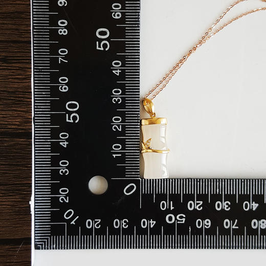 老凤祥AU750黄金镶钻镶天然青海料细腻竹节造型和田玉吊坠项链 链长：45CM（长度可调节） 080426NJS31 商品图2