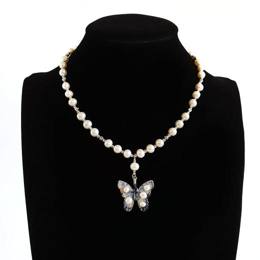 【天然正品】 天然近圆约7-8MM白色珍珠配蓝色蝴蝶造型吊坠项链 链长：44CM（皆取最大值） 200426NJT46 商品图0