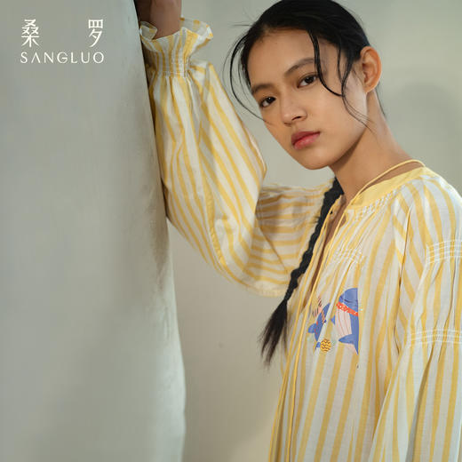 微笑豚豚』桑罗江豚印花桑蚕丝睡裙女长袖可外穿家居服2026新款 商品图2