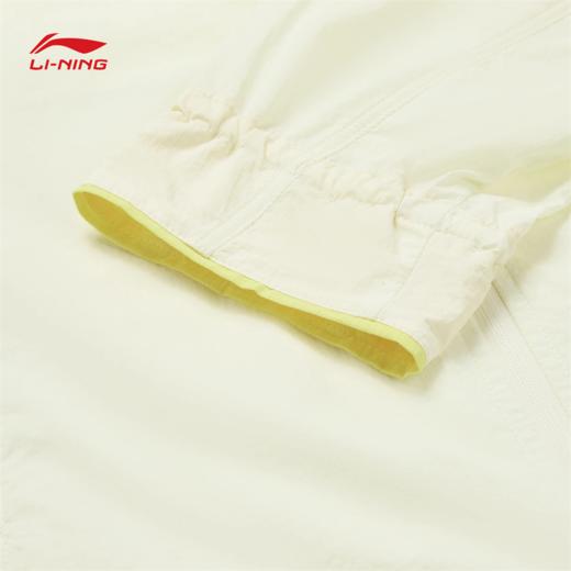 李宁女子防泼水防晒宽松健身系列运动风衣AFDW470 商品图9