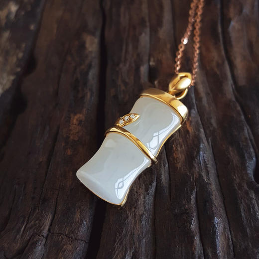 老凤祥AU750黄金镶钻镶天然青海料细腻竹节造型和田玉吊坠项链 链长：45CM（长度可调节） 080426NJS31 商品图4