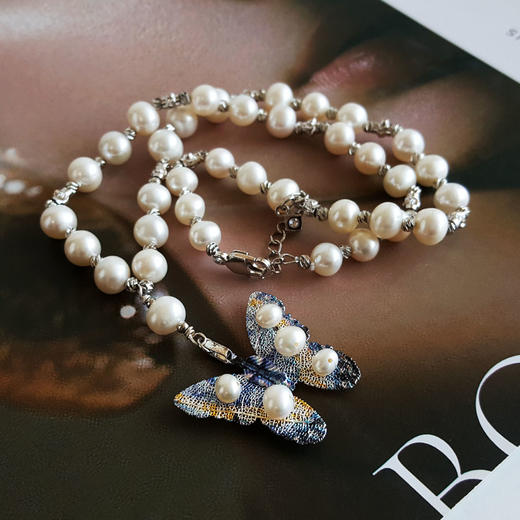【天然正品】 天然近圆约7-8MM白色珍珠配蓝色蝴蝶造型吊坠项链 链长：44CM（皆取最大值） 200426NJT46 商品图4