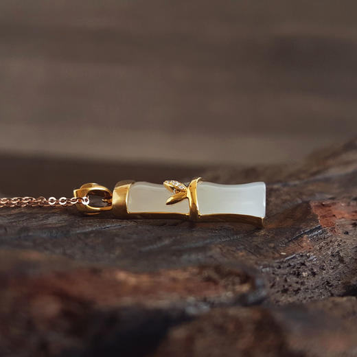 老凤祥AU750黄金镶钻镶天然青海料细腻竹节造型和田玉吊坠项链 链长：45CM（长度可调节） 080426NJS31 商品图6