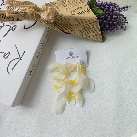 度假风花朵珍珠高级感耳坠-纪念日百货门店同款171348360 商品图3