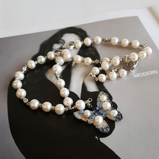 【天然正品】 天然近圆约7-8MM白色珍珠配蓝色蝴蝶造型吊坠项链 链长：44CM（皆取最大值） 200426NJT46 商品图2