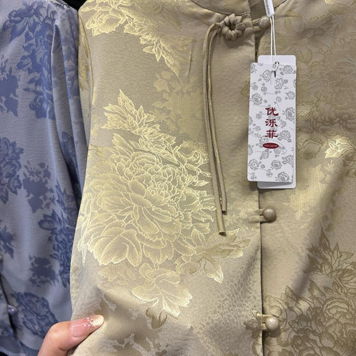 岁月从不败美人，但爱需要「提前剧透」【优泺菲 夏日中式盘扣国风妈妈套装】送她一套高级与舒适并存的夏日国风套装！让她们做今夏最优雅的「国风美人」！ 商品图2