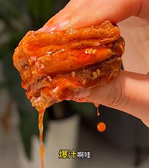 ❗19.9到手6包【虎皮爆汁豆干】🌝嗷嗷香🔝 ✅严选地道好食材，精选大豆，🉑保留风味与营养 ✅传统秘制卤制技艺精心卤煮✨辣香扑鼻  商品图3