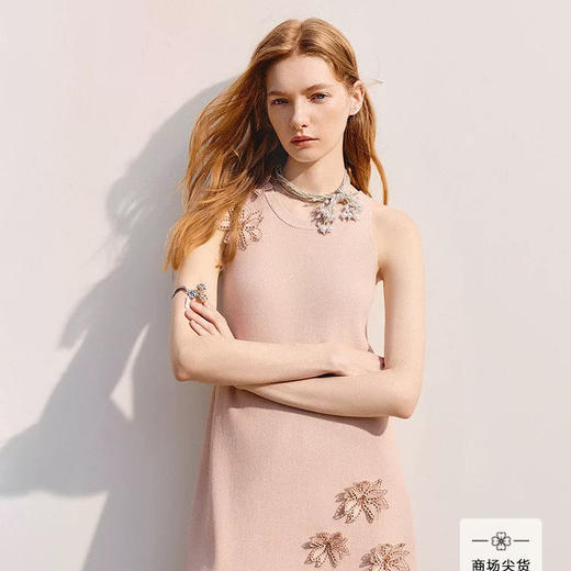 玛克门店发货：【商场同款】MAXRIENY精致春日松弛感A型伞摆套头毛衫收腰上衣货号：MC86SW251E10 商品图0