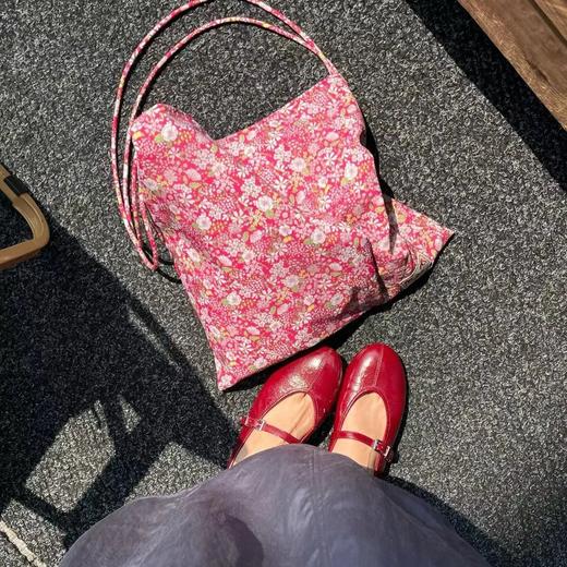 预售一周 日产 设计师款百搭夏日碎花单肩包 大容量轻便托特包 商品图0