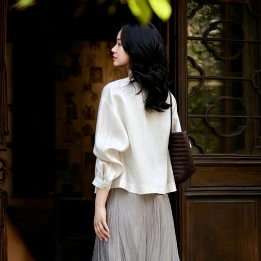 下单3-5天发货！LONGNVFAIR 天丝醋酸圆领紫色短外套/ 亚麻天丝大口袋白色短外套 自带“空调纤维”属性 轻盈透气吸湿速干 宽松落肩剪裁 遮肉显瘦 包容各种身材 商品图10