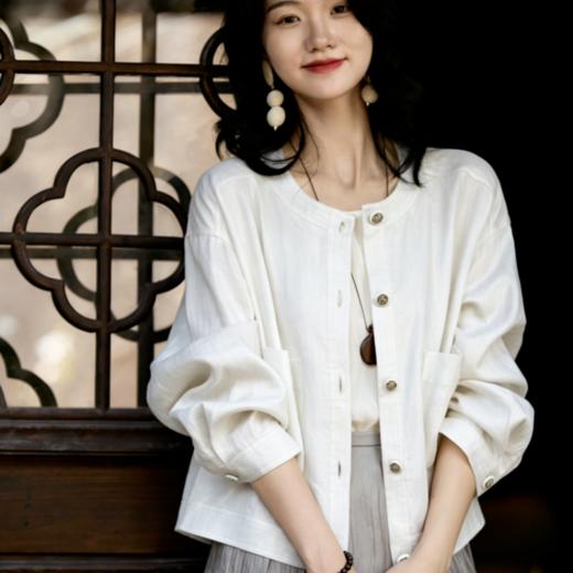 下单3-5天发货！LONGNVFAIR 天丝醋酸圆领紫色短外套/ 亚麻天丝大口袋白色短外套 自带“空调纤维”属性 轻盈透气吸湿速干 宽松落肩剪裁 遮肉显瘦 包容各种身材 商品图13