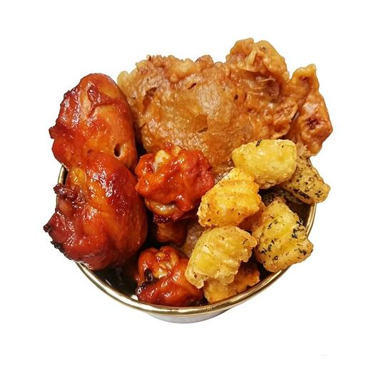 【全家分享】炸鸡桶（约750g/份）一个五香鸡腿 两个琵琶腿 两个鸡翅根 八块锅巴土豆 商品图1