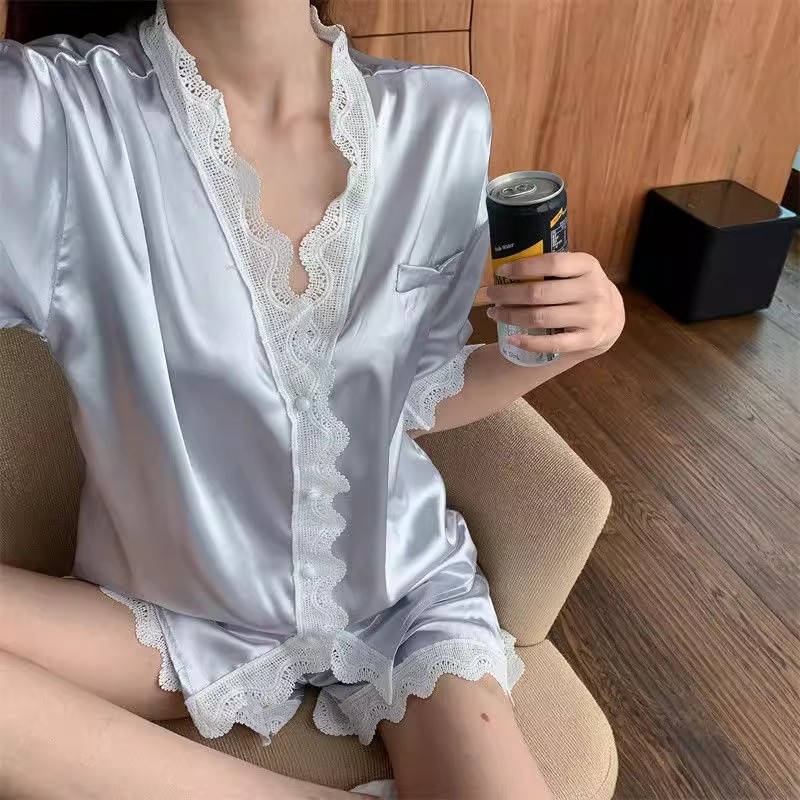 【高级感❗️冰丝蕾丝边短袖套装】冰丝面料轻薄透气，自带垂坠感超亲肤，蕾丝花边细节精致，开衫设计穿脱方便，新款睡衣女夏季冰丝蕾丝花边两件套家居服