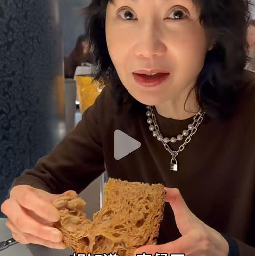 张曼玉同款 极光akoya真多麻色 8-9mm 
微巴洛克 轻微生长痕迹 纯银配件 商品图2