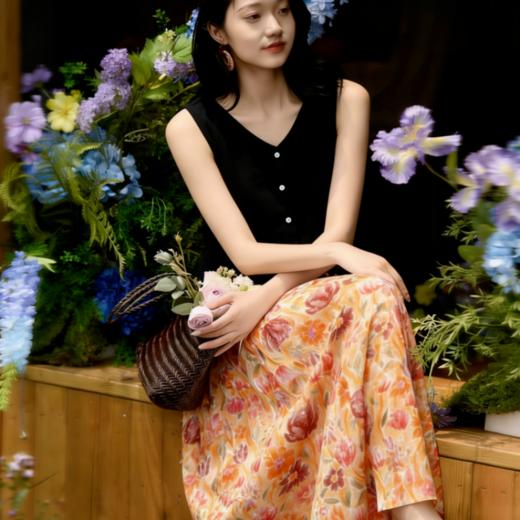 LONGNVFAIR 暖橘油画碎花半裙马甲套装  黑色马甲简约 高级藏肉 碎花半裙A字大摆 胯宽腿粗全遮住 上身法式文艺感 【下单3-7天发货！周日、节假日顺延】 商品图2