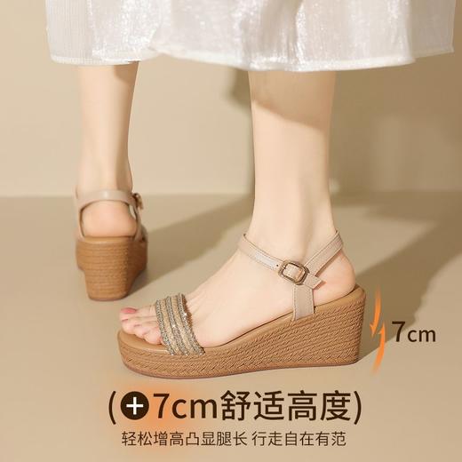 ZHR水钻【7CM】坡跟凉鞋2026新款不累显高优雅超仙超软脚一字凉鞋 商品图5