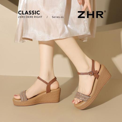 ZHR水钻【7CM】坡跟凉鞋2026新款不累显高优雅超仙超软脚一字凉鞋 商品图9
