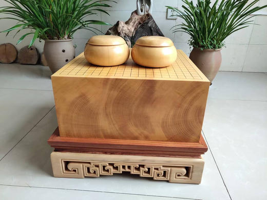20.5cm香榧棋墩一套，规格：44×46.5×20cm（不含脚高度）总高度36cm，价格61000元一套 商品图0