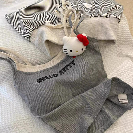 【带胸垫舒适方便❗️夏季清凉家居套装🔥】韩系可爱HelloKitty，带胸垫吊带睡衣女，夏季新款家居服套装.TB 商品图2
