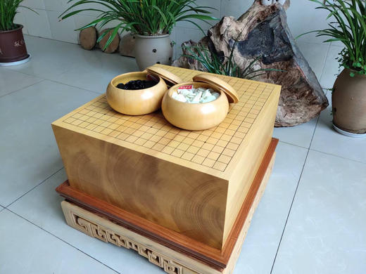 20.5cm香榧棋墩一套，规格：44×46.5×20cm（不含脚高度）总高度36cm，价格61000元一套 商品图5