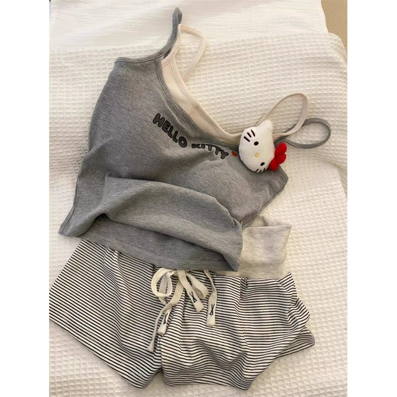 【带胸垫舒适方便❗️夏季清凉家居套装🔥】韩系可爱HelloKitty，带胸垫吊带睡衣女，夏季新款家居服套装.TB