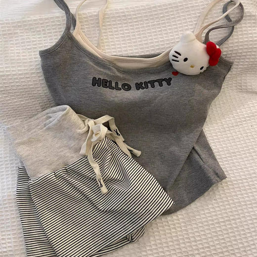 【带胸垫舒适方便❗️夏季清凉家居套装🔥】韩系可爱HelloKitty，带胸垫吊带睡衣女，夏季新款家居服套装.TB 商品图3
