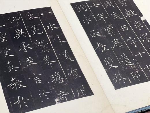 【捡漏】《唐褚遂良书雁塔圣教序》[唐] 褚遂良 书，10开，蝴蝶装，锦缎封面，成品尺寸：322mm×233mm（不含函套），西泠印社出版社2023年8月一版一印。定价358，售价128元。 商品图9