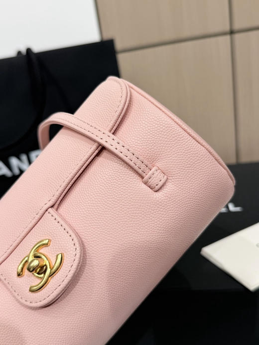 春季特惠💰1000 原单香奈儿26P 春夏预告系列
Chane1 26P Preppy 保龄球包AS6143 商品图5