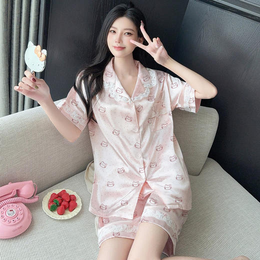 【超多款式❗️可选🔥冰丝印花睡衣套装】冰丝面料凉滑亲肤，宽松版型不闷汗，蕾丝花边增添精致感，翻领开衫设计穿脱方便，蕾丝边波点冰丝夏季短袖丝绸家居服套装睡衣QQ★美物社 商品图3