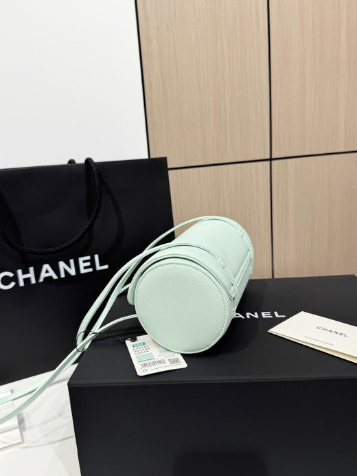 春季特惠💰1000 原单香奈儿26P 春夏预告系列
Chane1 26P Preppy 保龄球包AS6143 商品图5