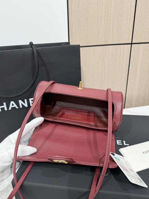 春季特惠💰1000 原单香奈儿26P 春夏预告系列
Chane1 26P Preppy 保龄球包AS6143 商品图5