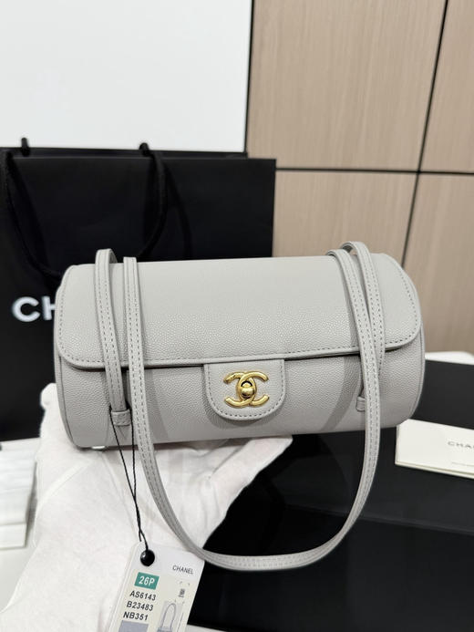 春季特惠💰1000 原单香奈儿26P 春夏预告系列
Chane1 26P Preppy 保龄球包AS6143 商品图2