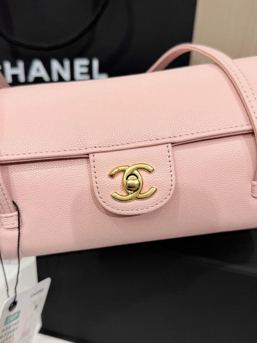 春季特惠💰1000 原单香奈儿26P 春夏预告系列
Chane1 26P Preppy 保龄球包AS6143 商品图3
