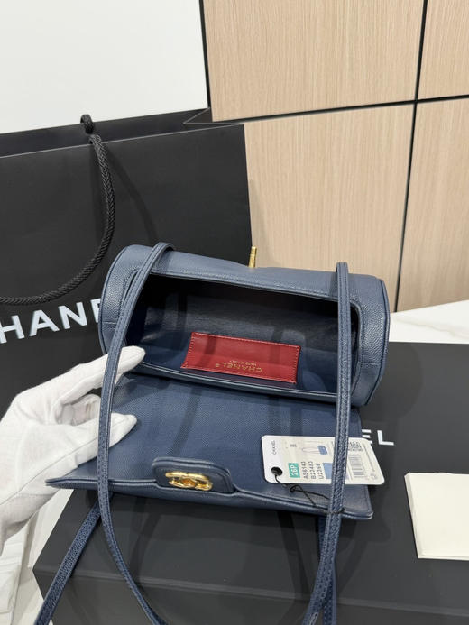 春季特惠💰1000 原单香奈儿26P 春夏预告系列
Chane1 26P Preppy 保龄球包AS6143 商品图7