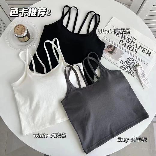 【辣妹风❗️39.9抢2件🔥双肩细带背心】双肩交叉细带设计增添细节感，自带胸垫兼顾舒适与便捷，面料弹力适中，可搭配衬衫、牛仔外套等，外穿美背裹胸一体内搭无袖短款上衣QQ 商品图3