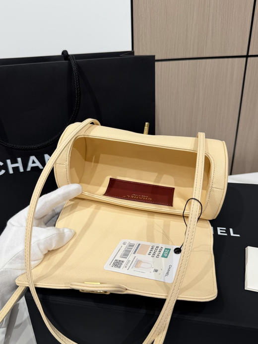 春季特惠💰1000 原单香奈儿26P 春夏预告系列
Chane1 26P Preppy 保龄球包AS6143 商品图8