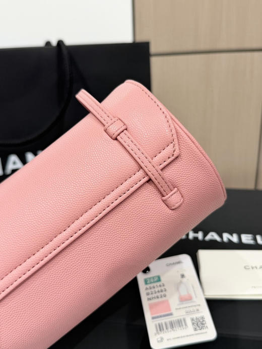春季特惠💰1000 原单香奈儿26P 春夏预告系列
Chane1 26P Preppy 保龄球包AS6143 商品图5