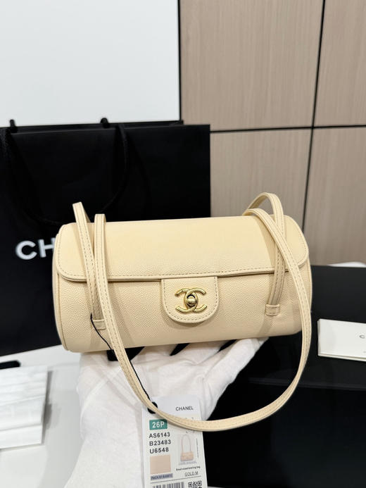 春季特惠💰1000 原单香奈儿26P 春夏预告系列
Chane1 26P Preppy 保龄球包AS6143 商品图3
