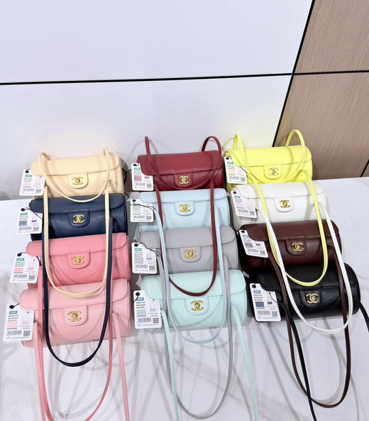 春季特惠💰1000 原单香奈儿26P 春夏预告系列
Chane1 26P Preppy 保龄球包AS6143 商品图9