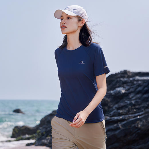 拓路者夏季户外运动凉感速干短袖t恤女轻薄透气圆领纯色短款上衣 商品图1