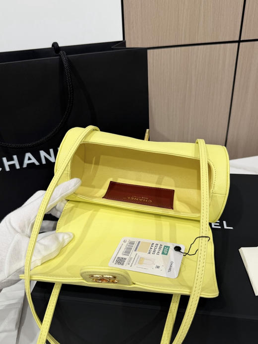 春季特惠💰1000 原单香奈儿26P 春夏预告系列
Chane1 26P Preppy 保龄球包AS6143 商品图8