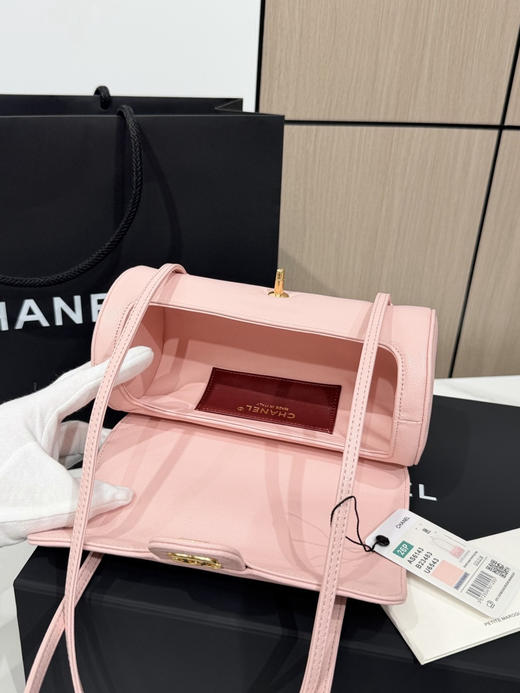 春季特惠💰1000 原单香奈儿26P 春夏预告系列
Chane1 26P Preppy 保龄球包AS6143 商品图6