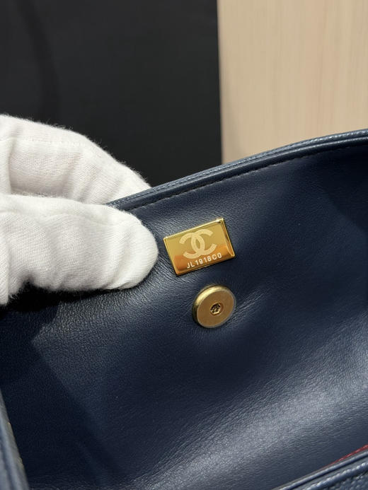 春季特惠💰1000 原单香奈儿26P 春夏预告系列
Chane1 26P Preppy 保龄球包AS6143 商品图6