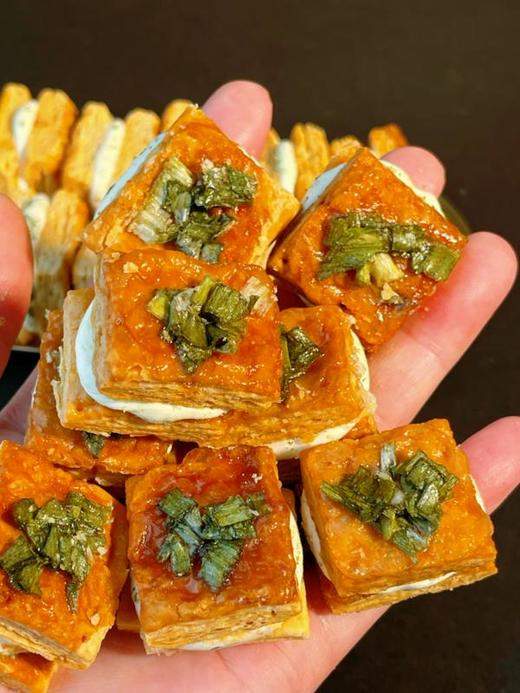 配料干净-葱香牛轧万德福酥 实现万德福酥自由 配料表干净 90天短保的万德福 是葱香黄油的温柔暴击基地直邮 商品图2
