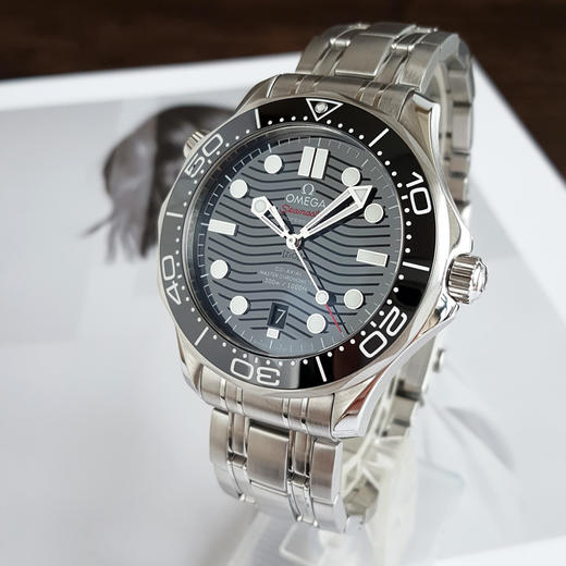 【95新】OMEGA 欧米茄210.30.42.20.01.001天文台认证自动机械机芯日期显示42MM（男款）海马系列精钢260426TJ17 商品图3
